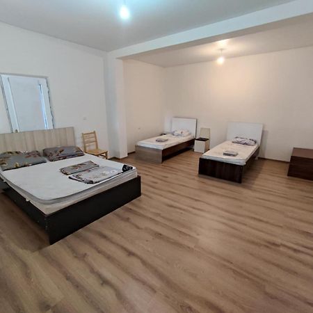 Hostel On The River Batumi Exterior foto